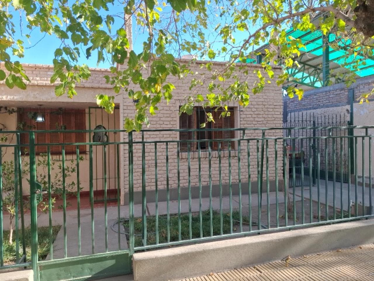 Orozco Propiedades Vende Casa De 2 Dormitorios En Excelente Zona De  Rawson. Excelente Oportunidad