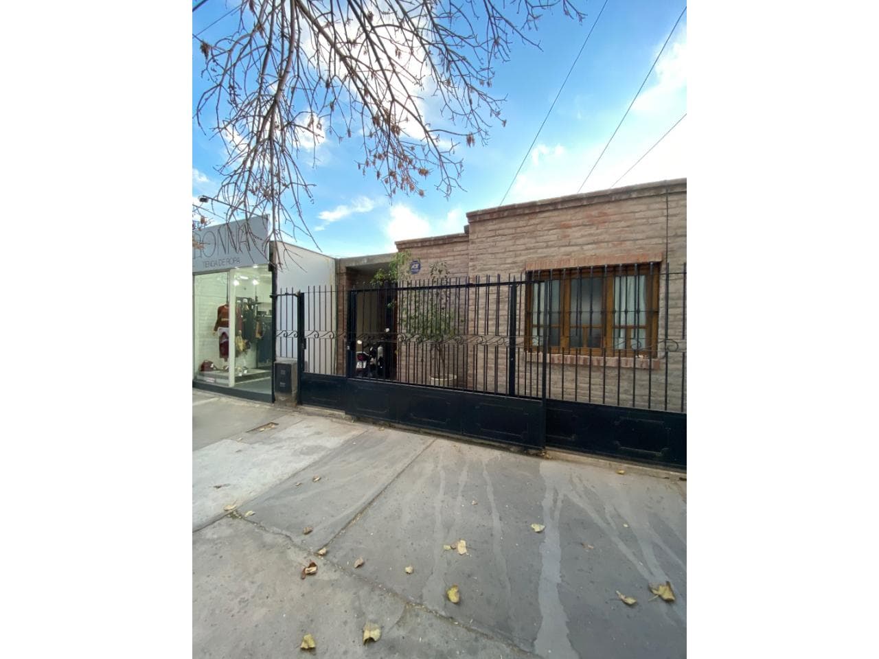 Se Vende Casa De 3 Dormitorios Más Local Comercial Sobre Calle Cabaña Antes De Boggian Apta Crédito Hipotecario