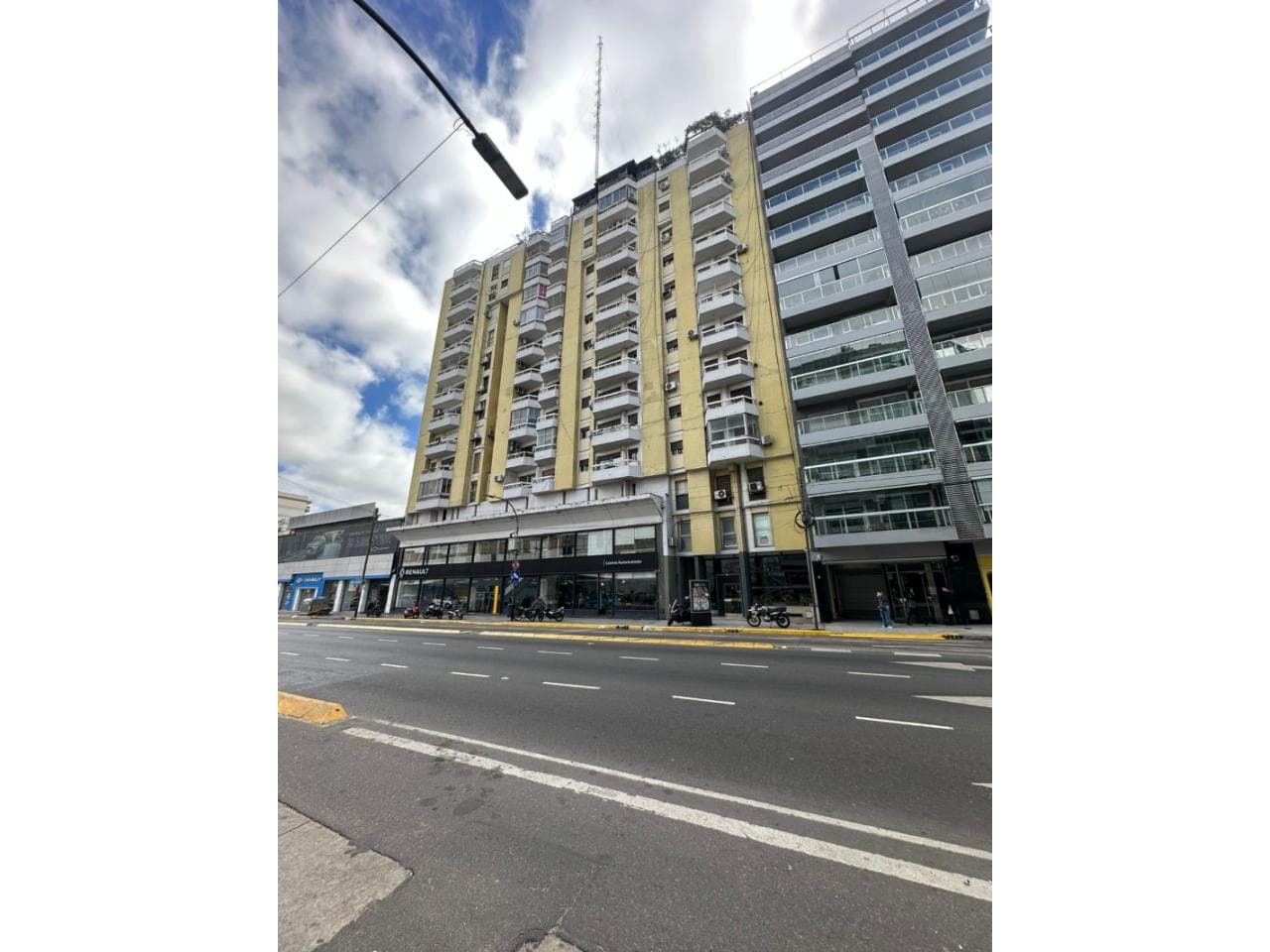 Buenos Aires Av. Cordoba Al 3600;  Estar Comedor, Cocina, 2 Dorm;1 Baño, U$s120.000 Tel. 2646296308 - 2645641149