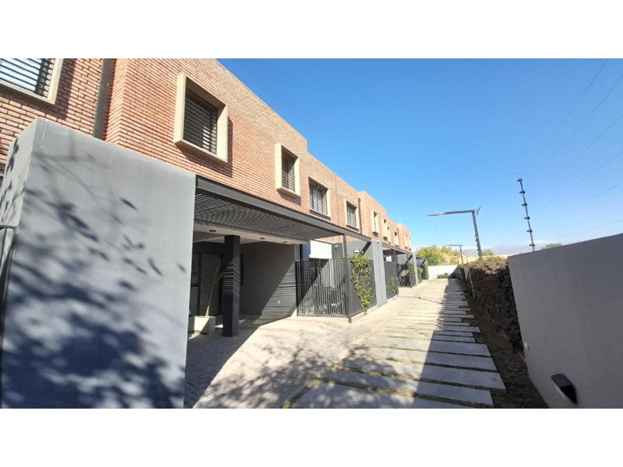 Venta. Hermoso Duplex De Categoría  -2 Dormit -2 Baños -cochera -pequeño Patio. Está Alquilado. Financiación.-