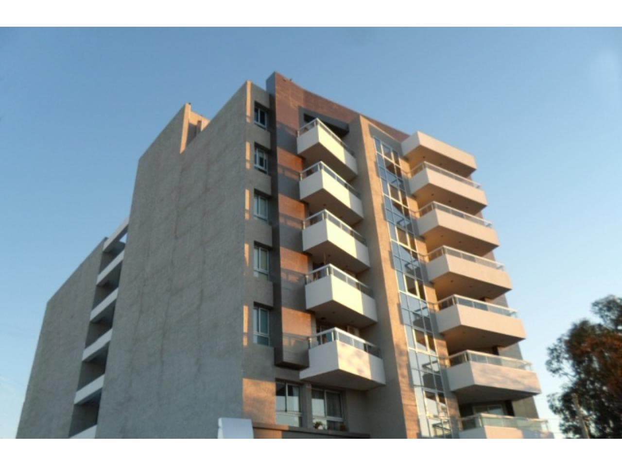 Dpto De Categoría  2 Dormitorios 2 Baños Y Cochera
