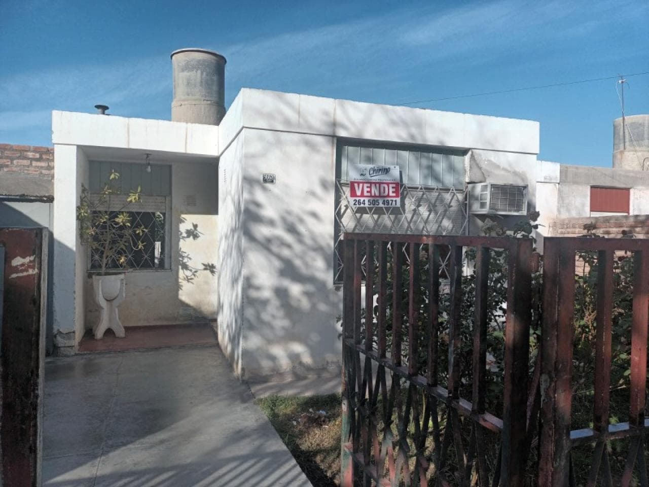 Líquido Casa, 3 Domritorios. Todo En Orden. Chimbas