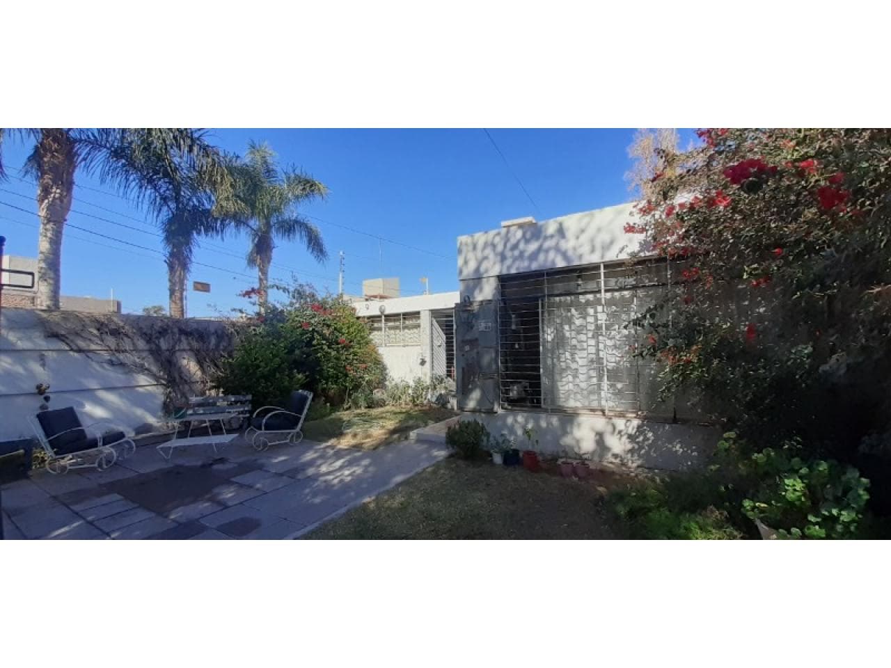 Venta Casa 3 Dormit. Y 2 Baños , Frente Al Parque De Mayo Por Calle Laprida - Gran Lote De 610 M2 .-