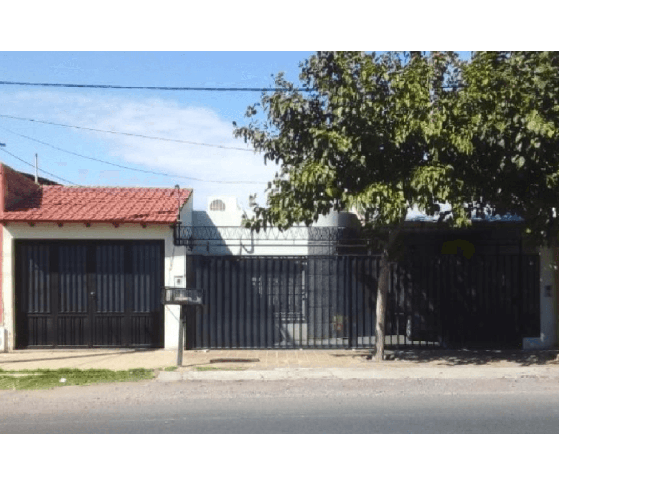 Venta.  Casa 3 Hab, 2 Baños, Cocina-comedor, Living, Lavadero Y Parrillero Cubierto, Garage 2 Vehiculos + Estacionamient