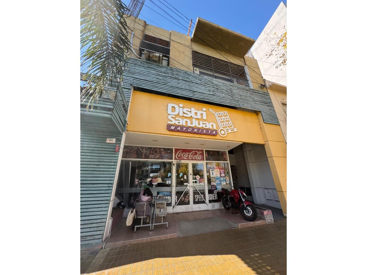 Venta Salon Comercial Frente Al Centro Civico - 260 M Cubiertos - Capital
