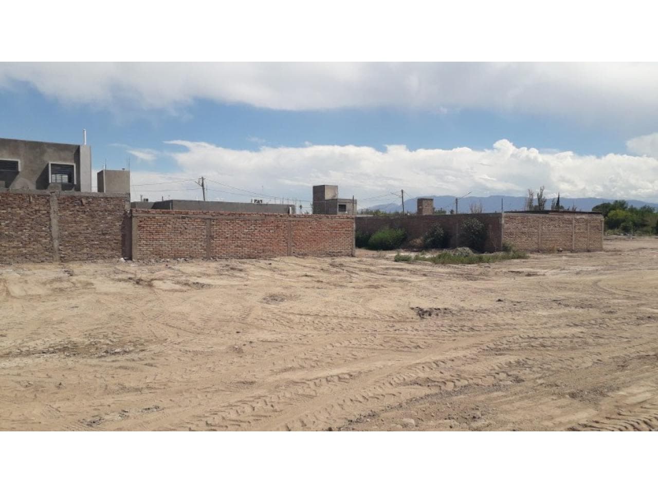 Vendo Lote, En B° Tierras Del Este (sin Intermediarios). No Se Aceptan Permutas. Barrio Cerrado (público). Rawson