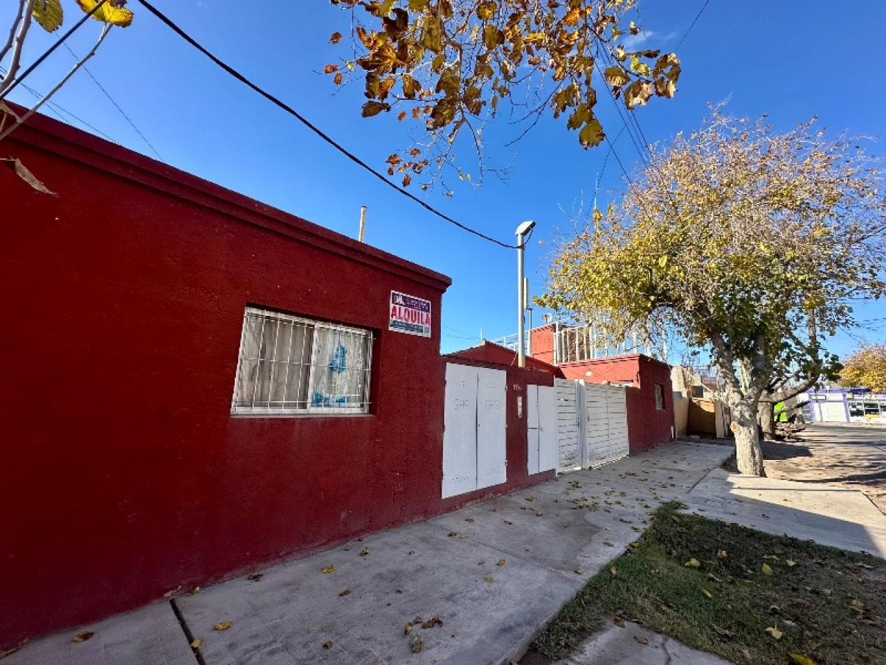 Alquiler Depto Complejo Santo Tomás. 1 Dormitorio, Baño, Cocina Comedor, Espacio Para Cochera. Rivadavia