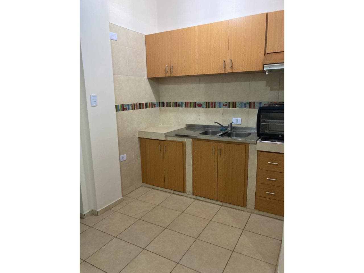 Chimbas Centro, A 1 Cuadra De La Plaza - Estar Comedor - Cocina - 2 Dorm 1 Baño $470.000 Tel.4320046 - 264 6296308