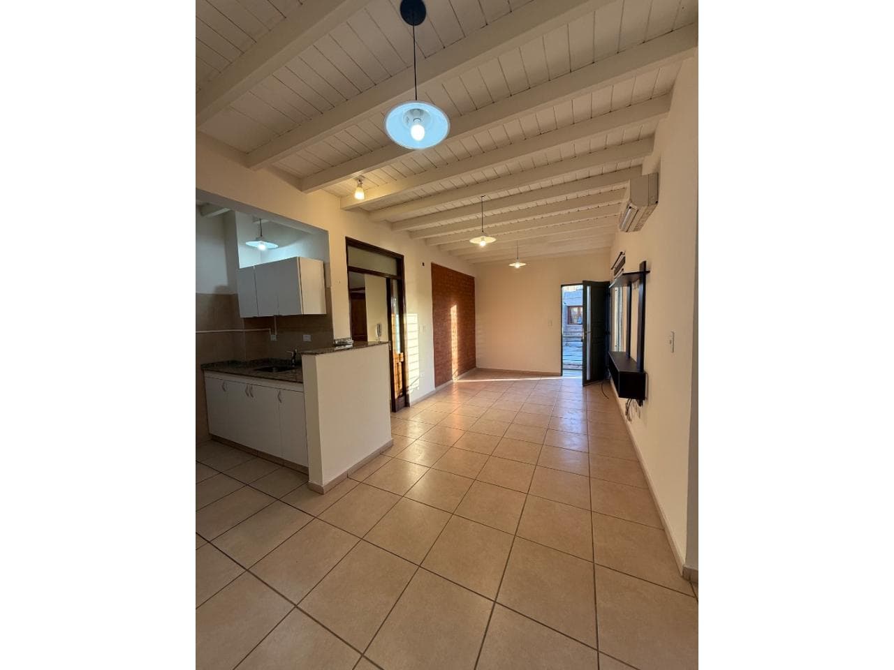 Venta Amplio Departamento - 2 Hab - Cochera - Buena Ubicación. Rivadavia