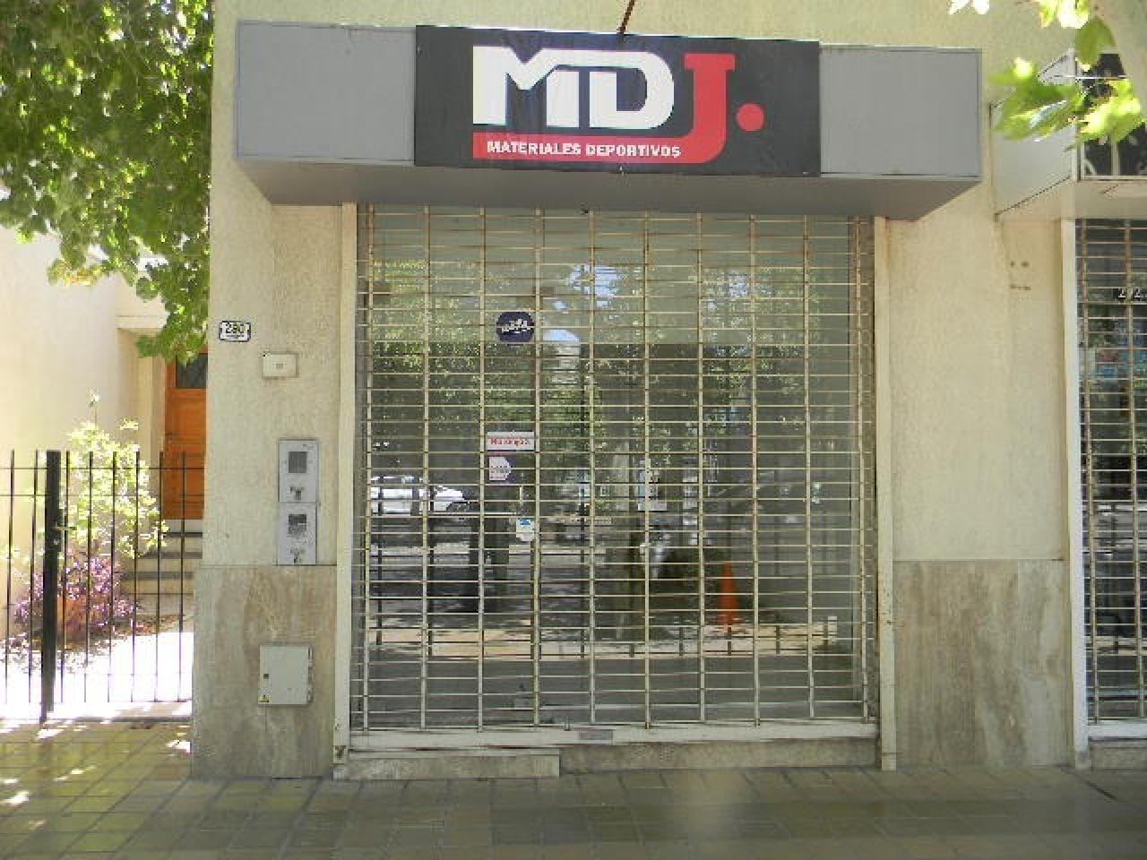 Alquilo Salon Comercial Centrico