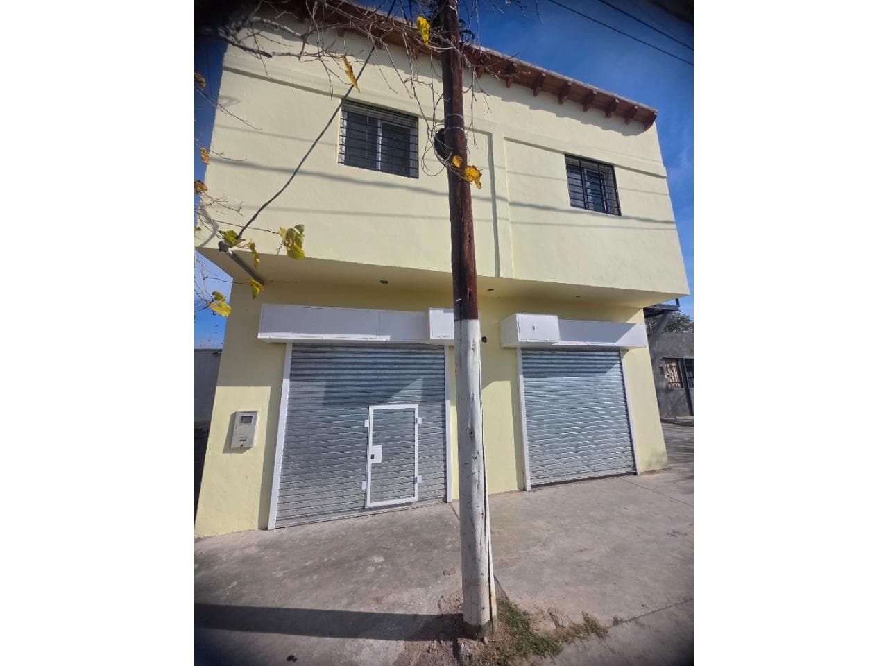 Alquiler Salon Comercial En Inmediaciones De Comandante Cabot Y Paula A. De Sarmiento. Rivadavia
