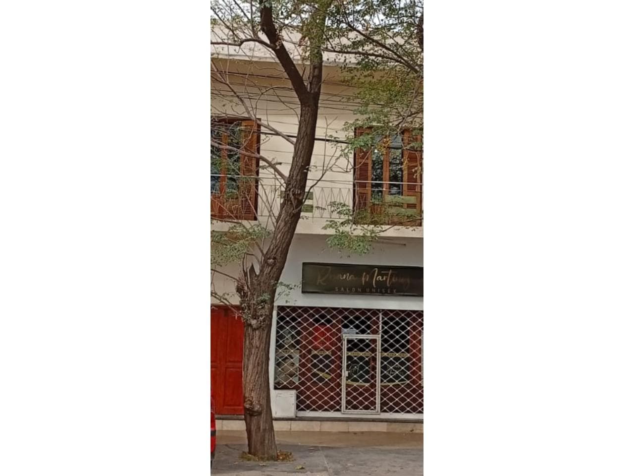 Venta Casa De Dos Plantas Y Salon Comercial  Cerca De Don Bosco. Capital