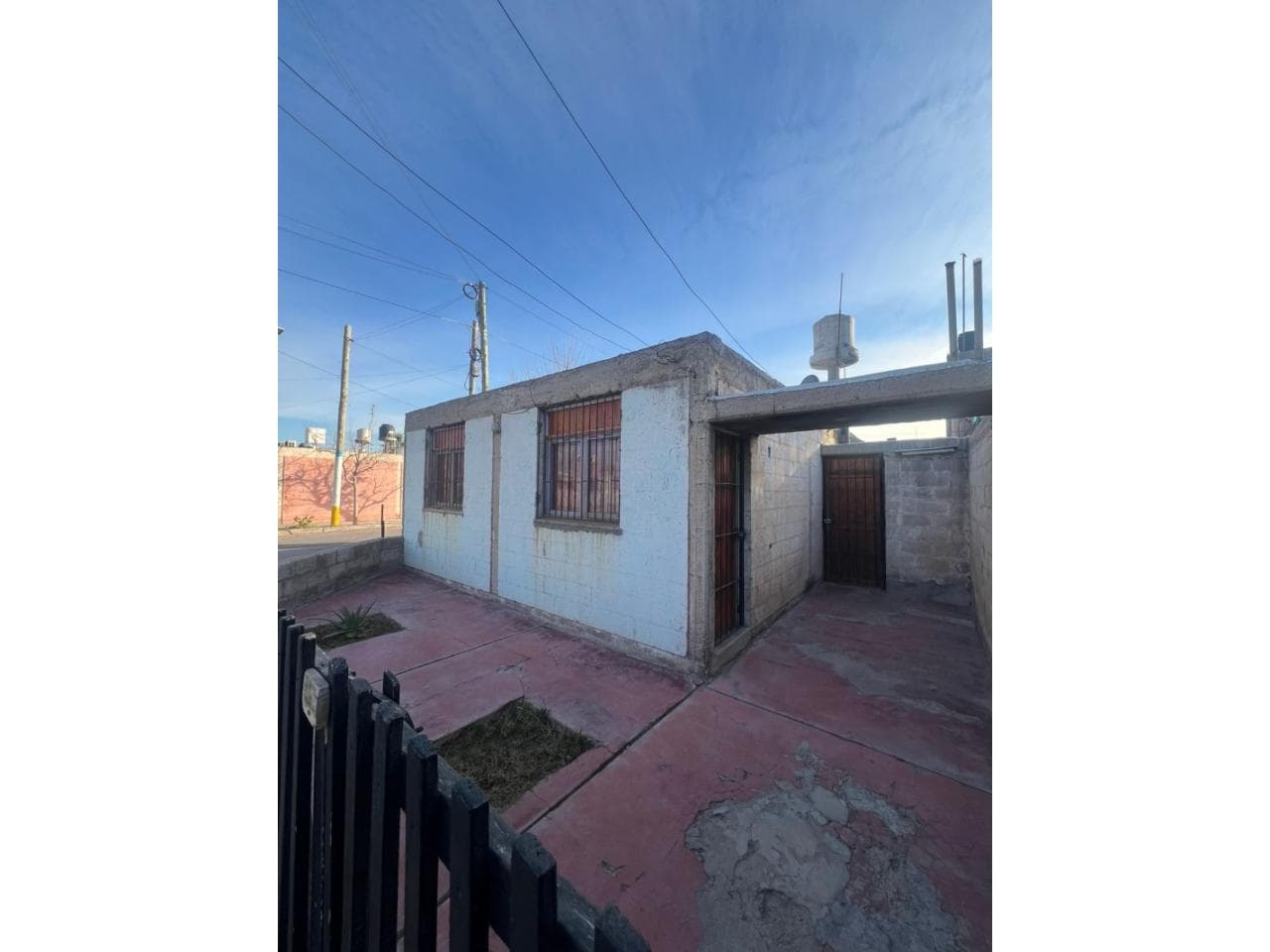 Venta. Oportunidad De Inversión Casa En Esquina  Económica Y Con Gran Potencial. Rawson