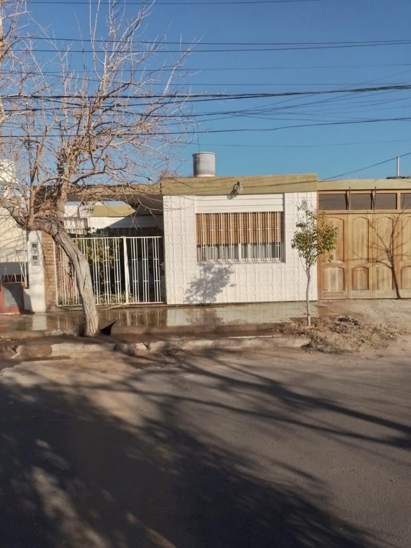 Casa 3 Dormitorios. Apta Para Solicitar Préstamo. Capital