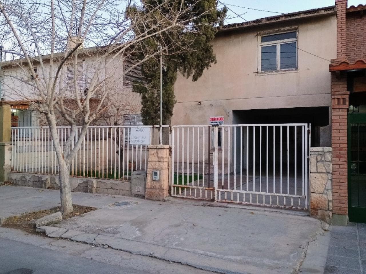 Venta Casa Dos Plantas Barrio Esquiu ( Zona Trinidad) Capital.cel.2646625763