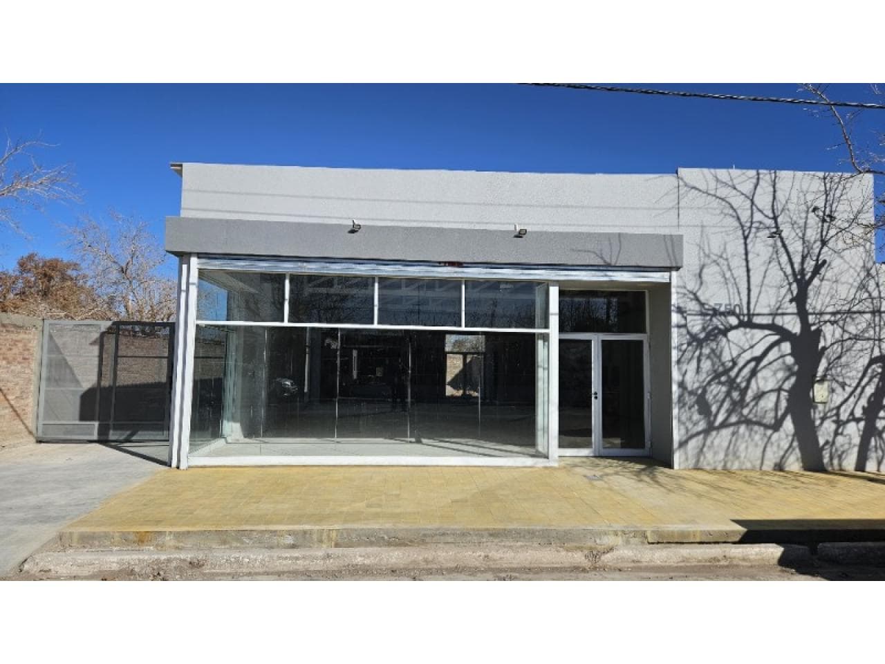 Alquiler. Local Comercial Villa Aberastain - 198m2