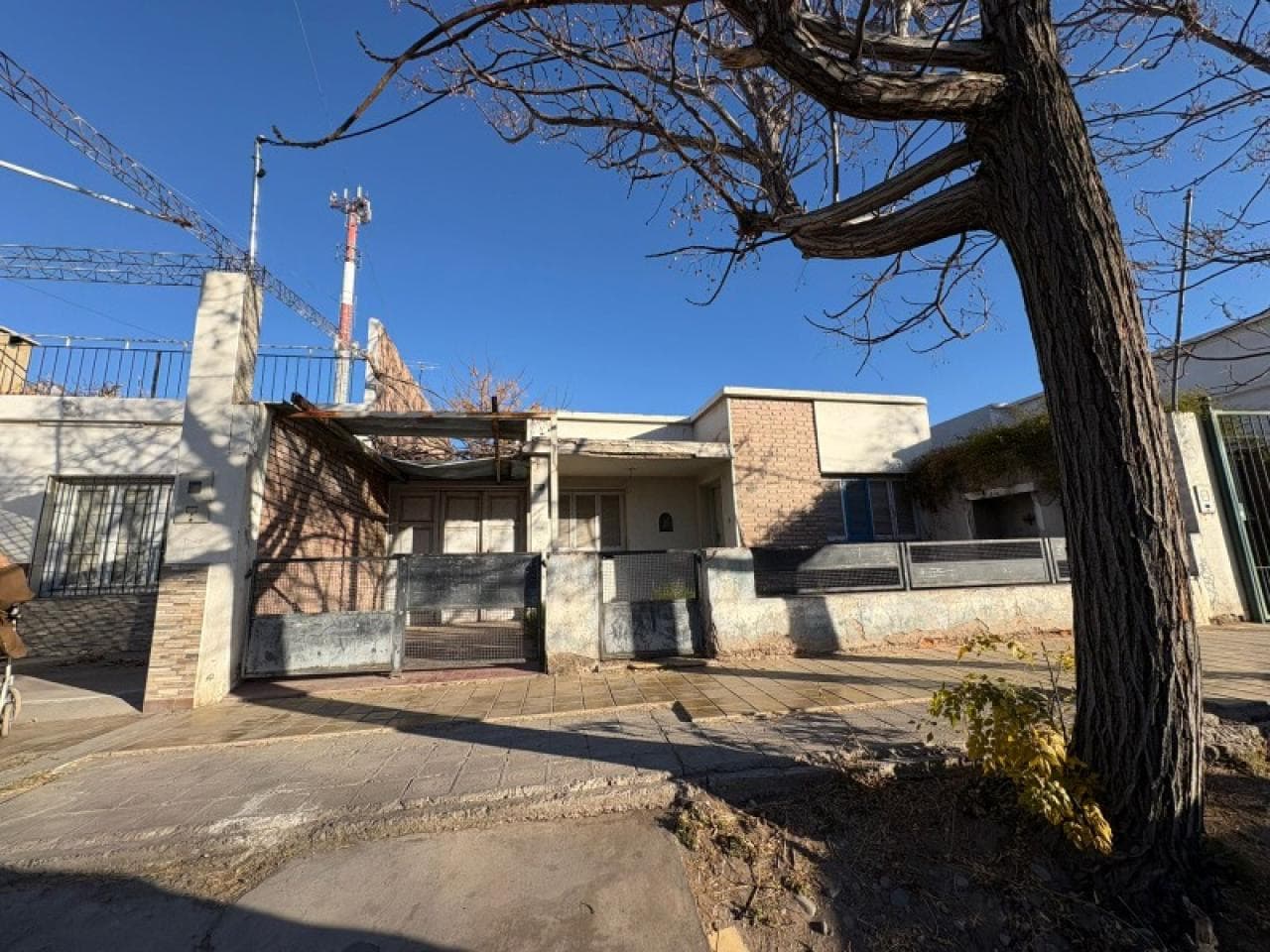 Capital Av Córdoba Y Suipacha, Casa A Reciclar, 3 Dormitorios, Cochera Multiple, Zona Comercial Tel 264 6296308
