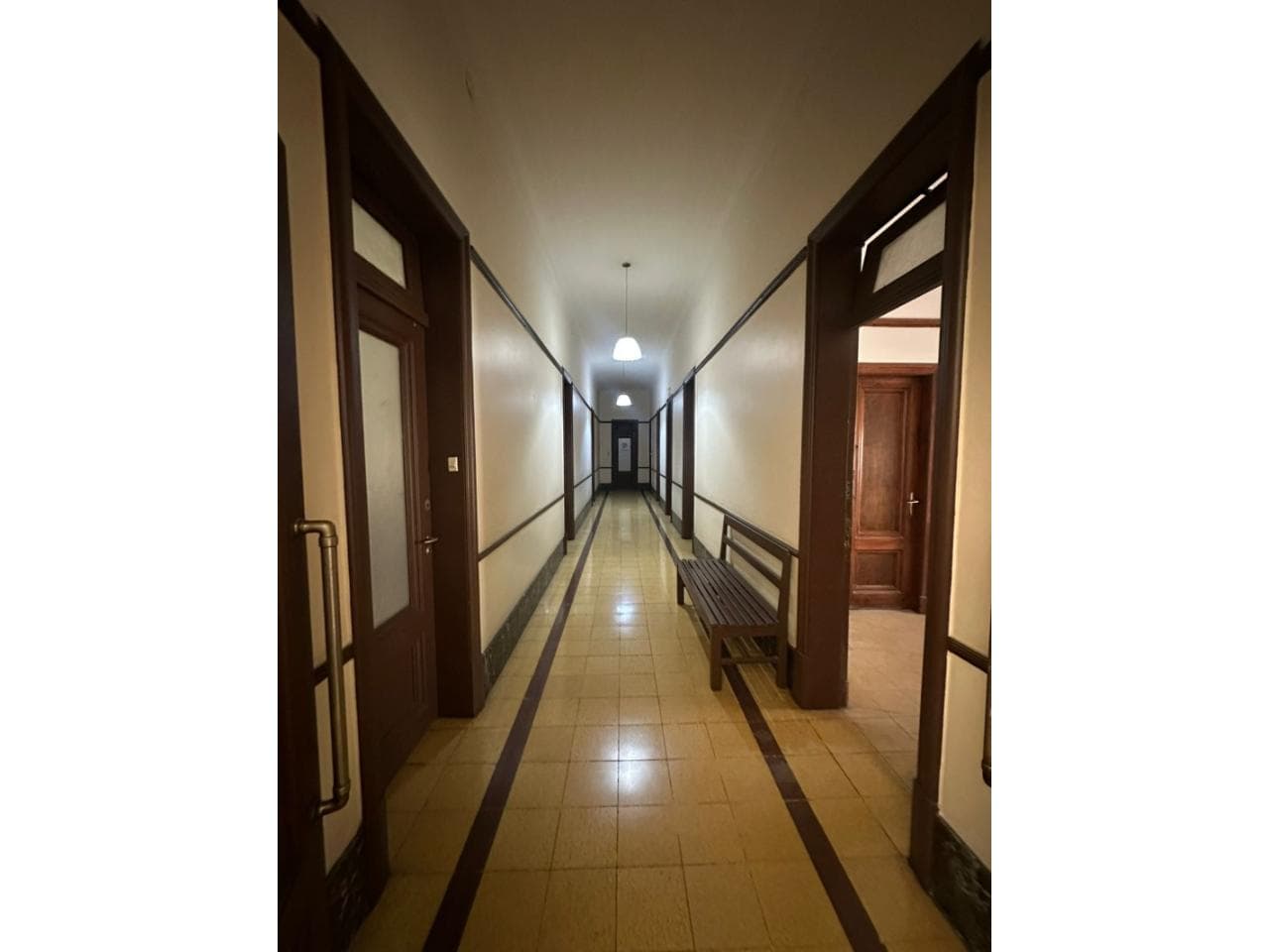 Microcentro Oficina 1er Piso, Mendoza Entre Laprida Y Rivadavia  U$s 33.000 Tel. 2646296308 - 2645641149