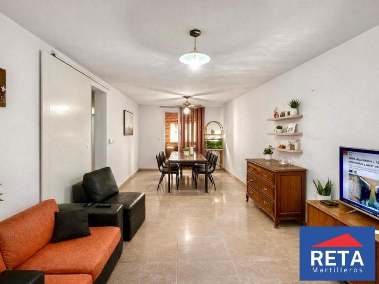 Venta. Casa En Barrio Aramburu, 4 Dormitorios Y 2 Baños. Apta Crédito Hipotecario.