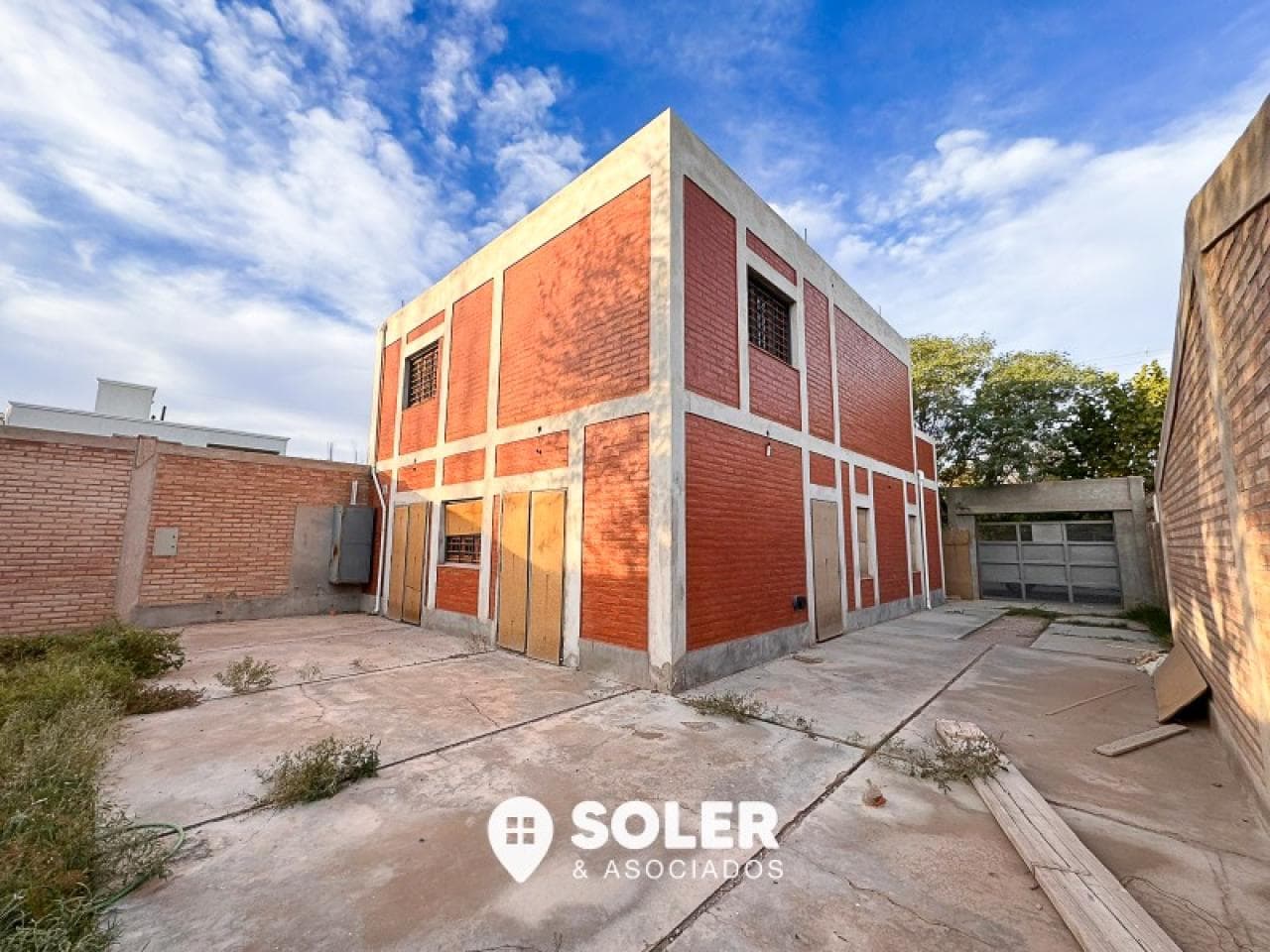 Venta Casa 3 Dormitorios 2 Baños En Barrio San Francisco  Santa Lucía | Apta Crédito  Y Cochera Múltiple