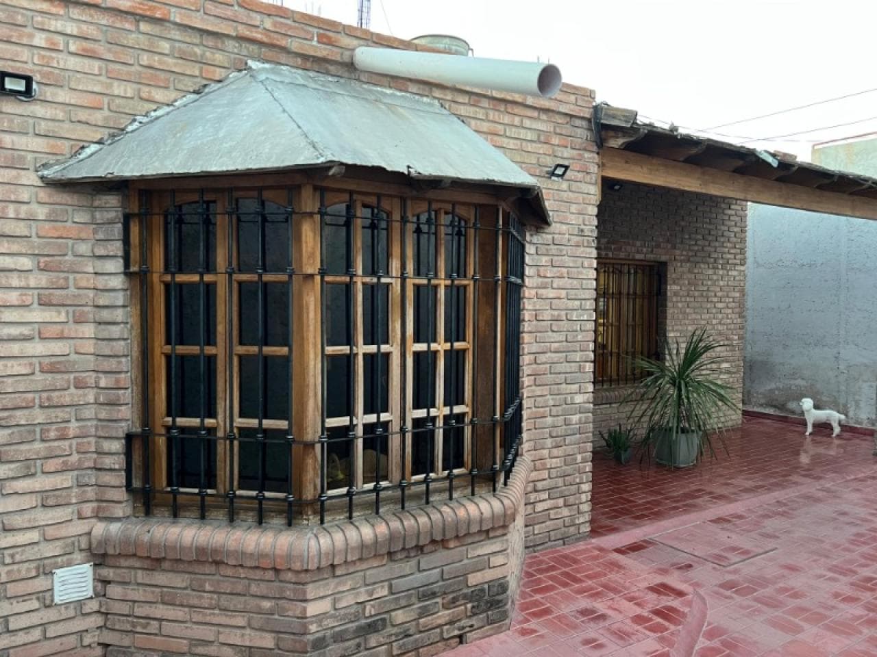Venta. Centro Amplia Casa + Departamento + Quincho