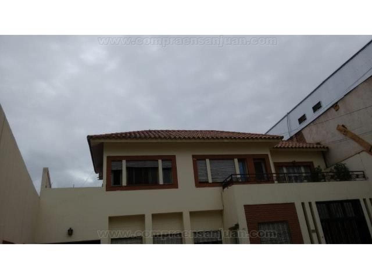 Venta Departamento Céntrico Con Balcones Y Patio