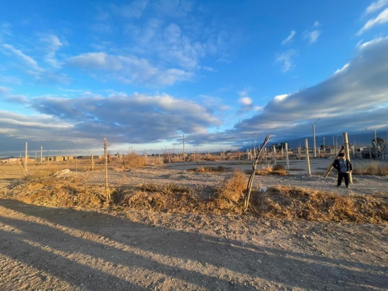 Lote 365 M2 En Calle 10 Y Mendoza, Excelente Vista, Calle Pública Con Alumbrado Y Agua