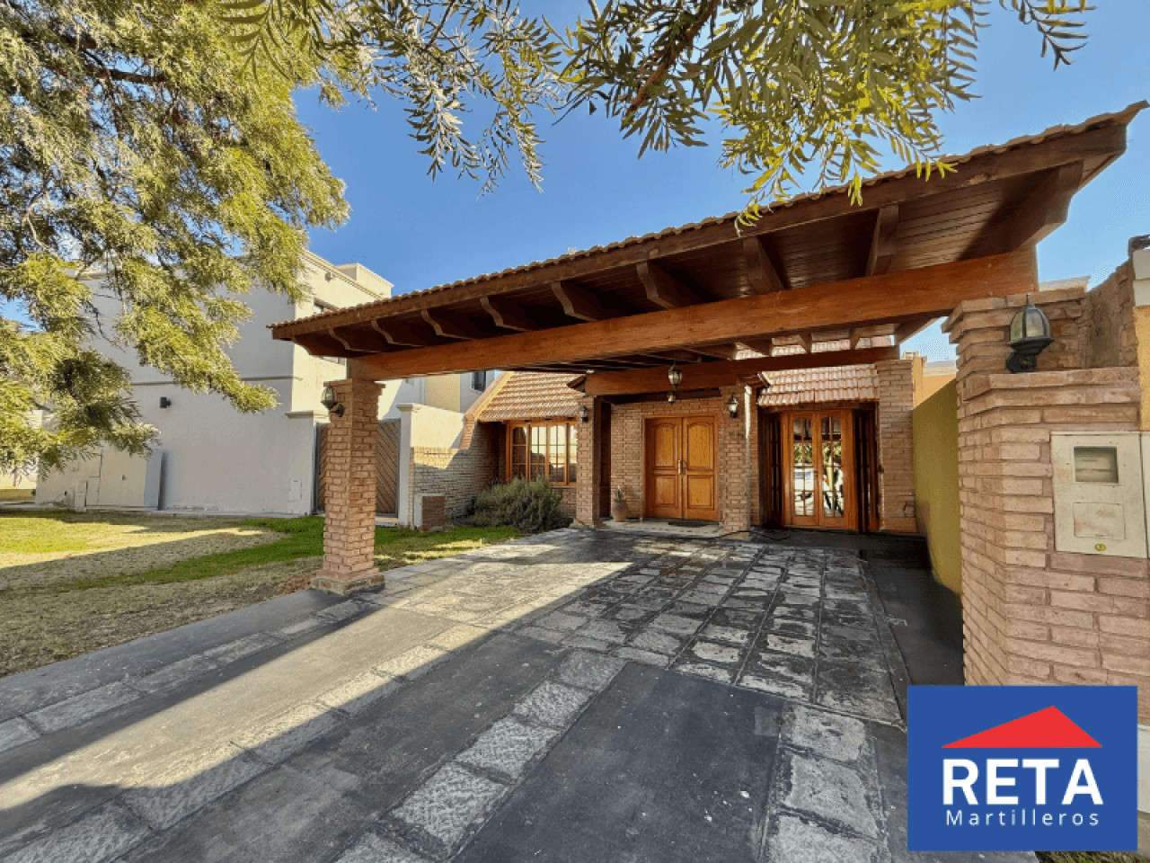 Venta. Hermosa Casa En Barrio Privado El Remanso, Capital. Apta Crédito Hipotecario.
