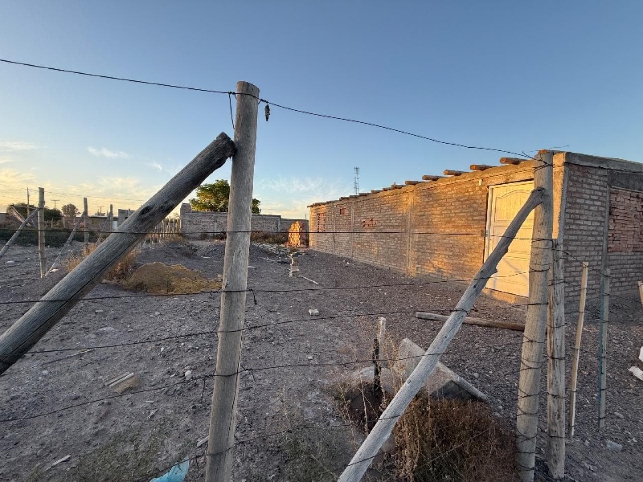 Se Vende Terreno Con Construcción A Terminar