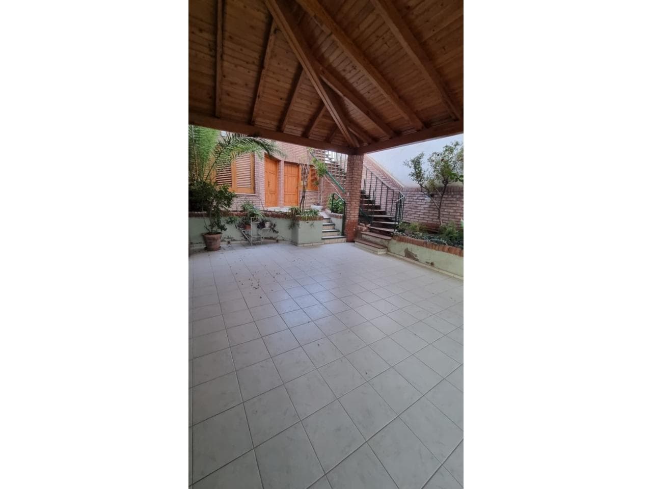 A 200m Del Centro Cívico. Casa Lista Para Vivir Con 2 Cocheras.