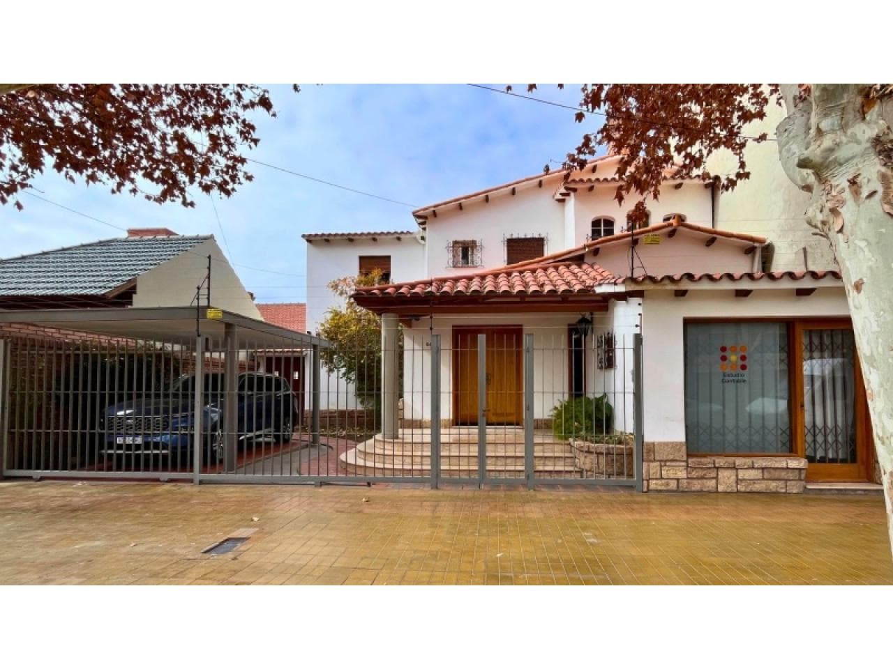Venta - Chalet Céntrico- 770m2 Terreno, 348m2 Cubiertos. Impecable