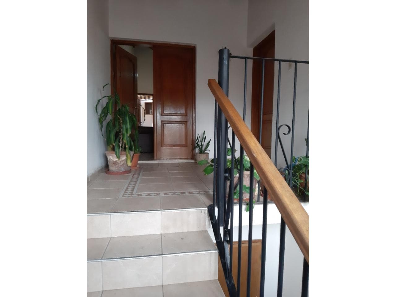 Gran Propiedad Vendo En Dos Plantas, Amplia Casa En Planta Alta, En Planta Baja Salon Comercial, Zona Residencial