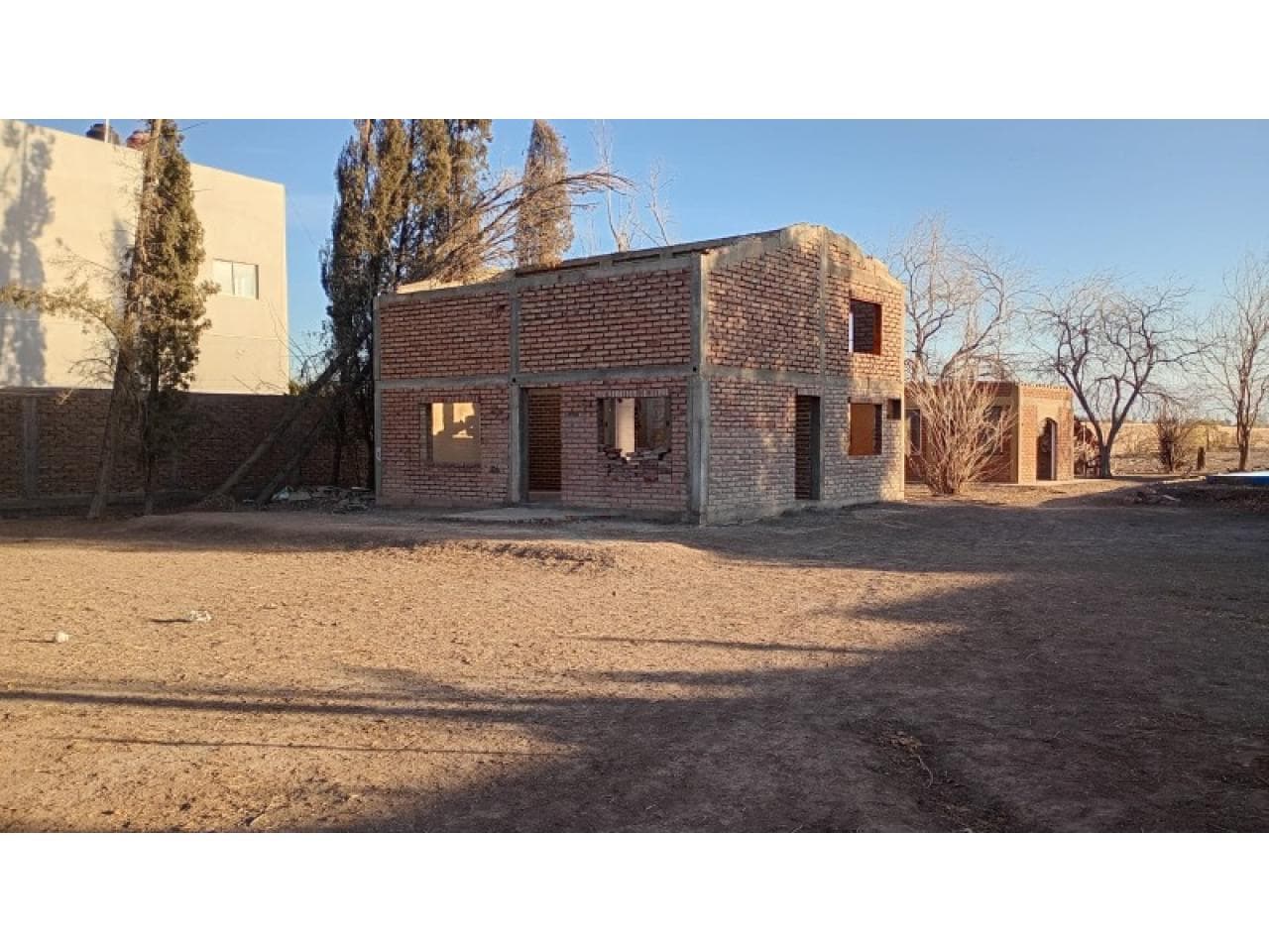Finca En El Límite De Chimbas Y Santa Lucía. Calle Oro