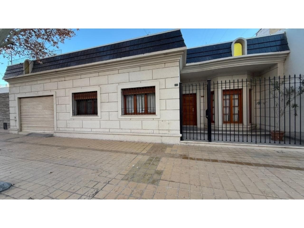 Venta - Apto Crédito Hipotecario - Casa Céntrica- 16 Metros De Frente- 388m2 Terreno