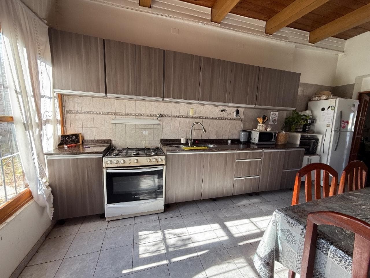 Venta. Casa Barrio Obrero 1.000m2 , 200m2 Cubiertos, 4 Habitaciones, Cocina Comedor Grande, Living Comedor. Rawson