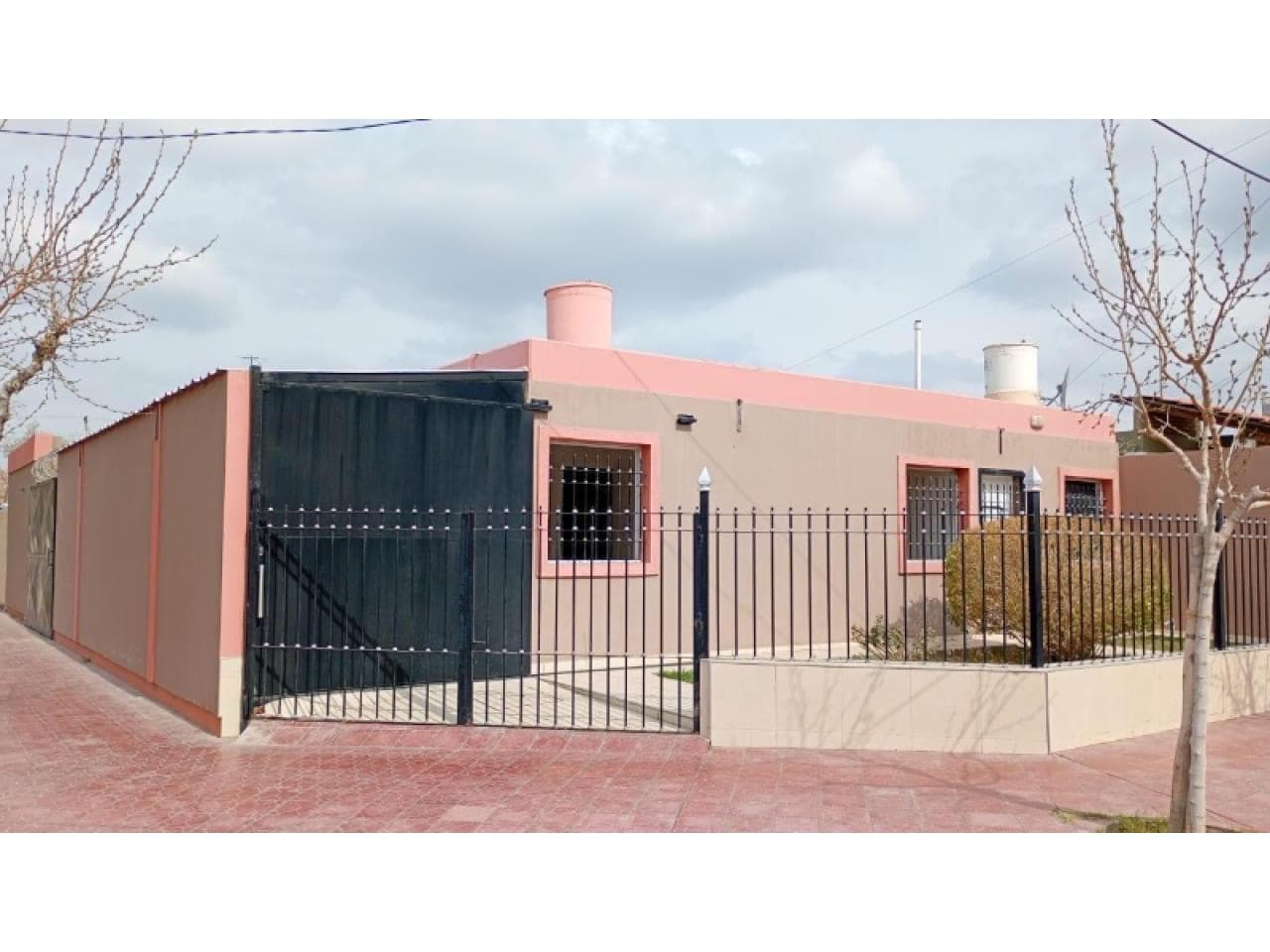Venta - Casa 4 Dormitorios - Chimbas