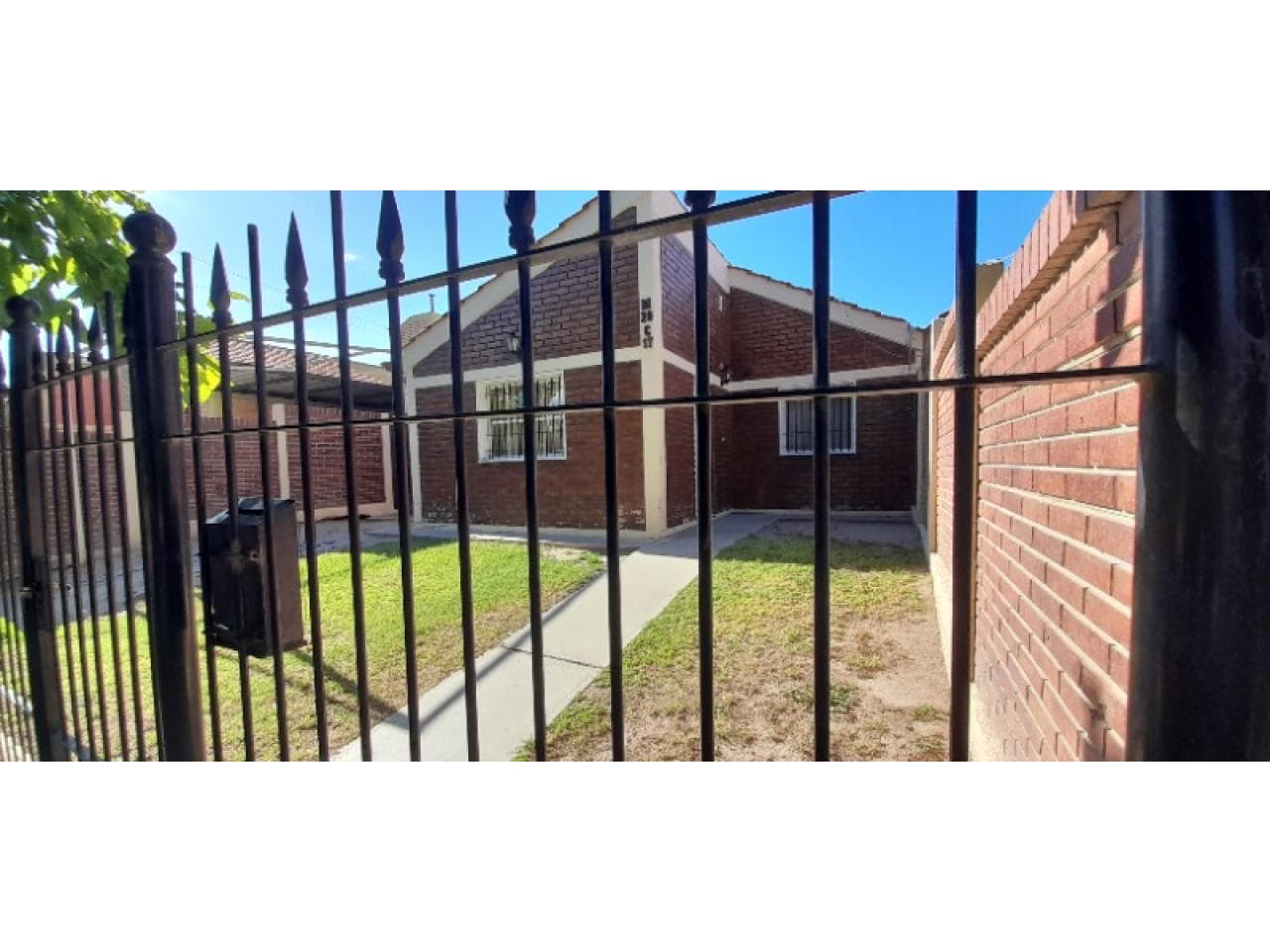 Venta Casa  B° Natania Xv. 3 Dormitorios. Livimg Comedor, Baño, Cocina C/ampliacion. Rivadavia