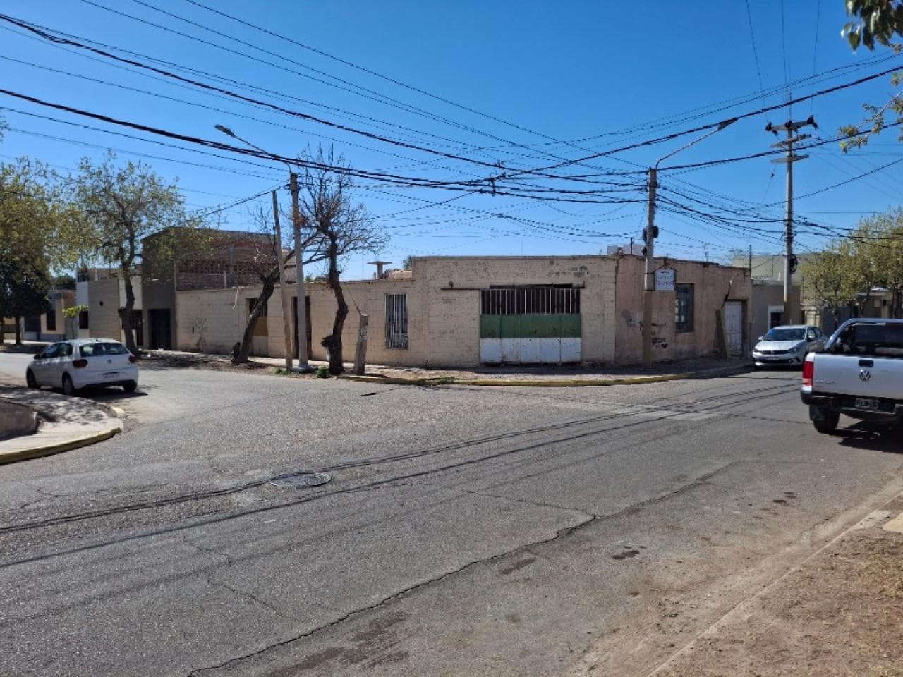 Venta Fantastica Esquina De 230 M2 - A Mts. De La Av. España, Capital.-