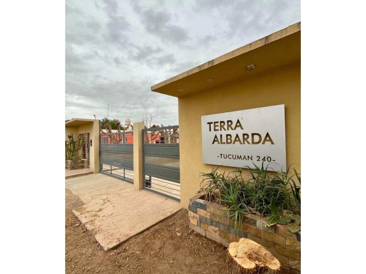 Venta De Lote En Barrio Semi Privado En Albardon