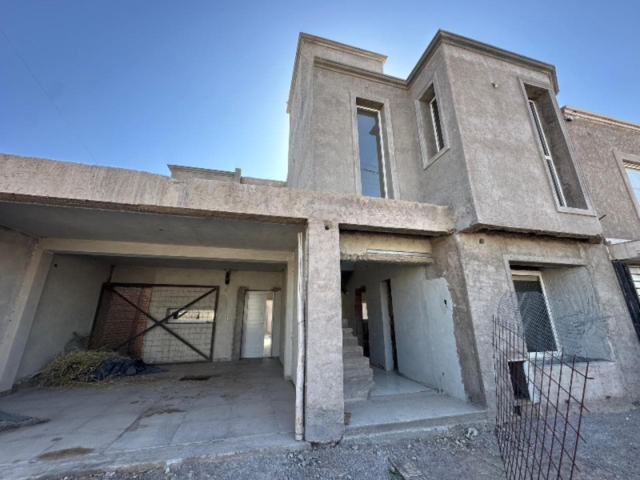 Liquido Gran Oportunidad Hermosa Casa 270 Metros Cubiertos De Dos Plantas Y Quincho Barrio Soeva En Rivadavia