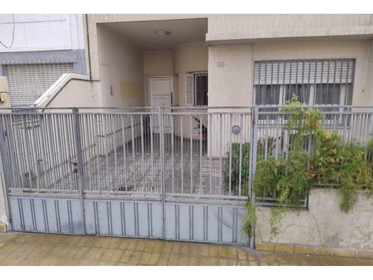 Venta Casa 3 Dormitorios, Cochera Y Departamento Interno. Capital. Mls#420981028-351