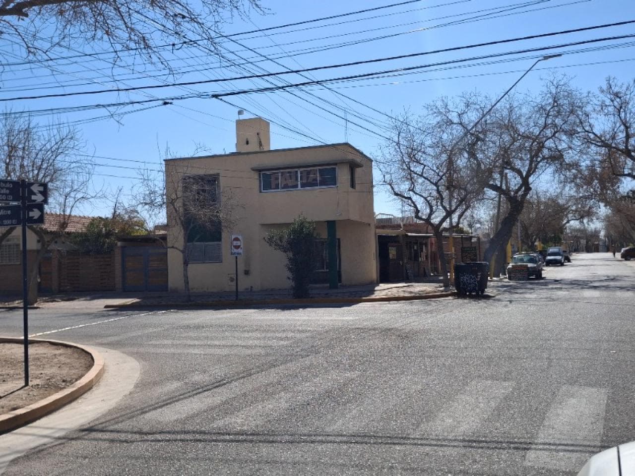 Oportunidad - Venta Salon Comercial Multiuso ,con Amplio Acceso Vehicular ,capital