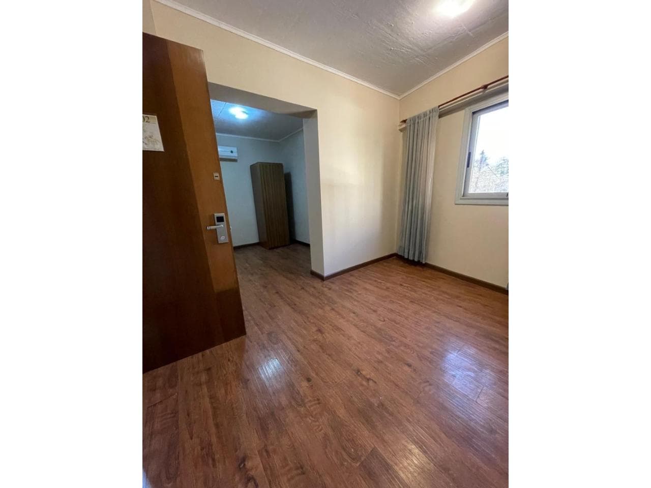 Capital Frente Al Centro Civico, Zona Parque, Monoambiente 1er Piso, Con Placard, Aire, Heladera Tel. 2646296308