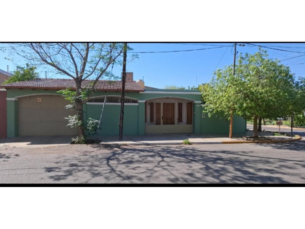 Venta De Casa, 3 Dormitorios. B° Mallea. Capital