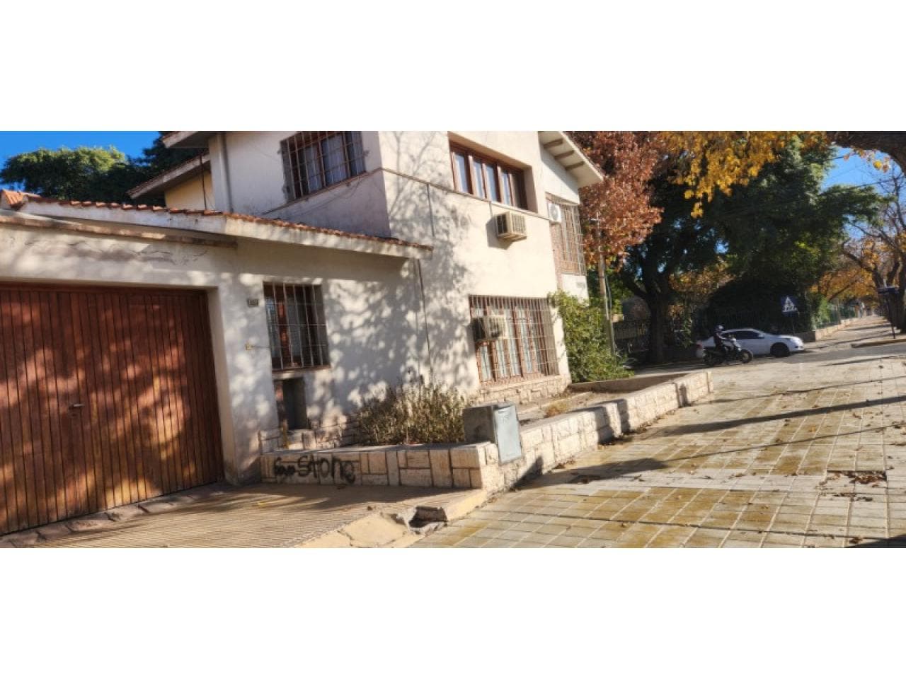 Venta Casa Planta Baja + Oficinas Planta Alta. Esquina Av. Alem Y Laprida -  Capital