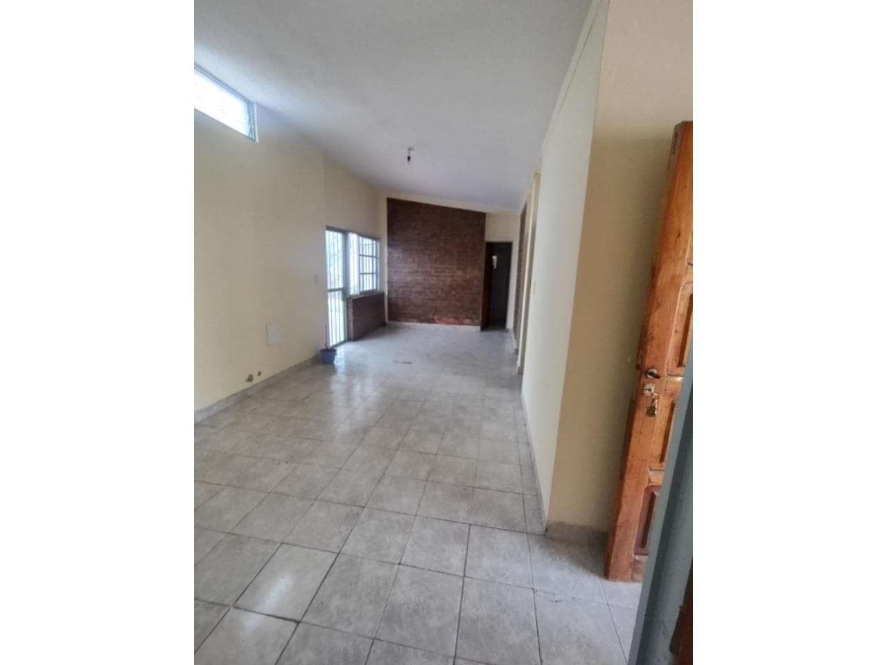 Venta Casa 3 Habitaciones- 1 Baño - Cochera - Buena Ubicacion