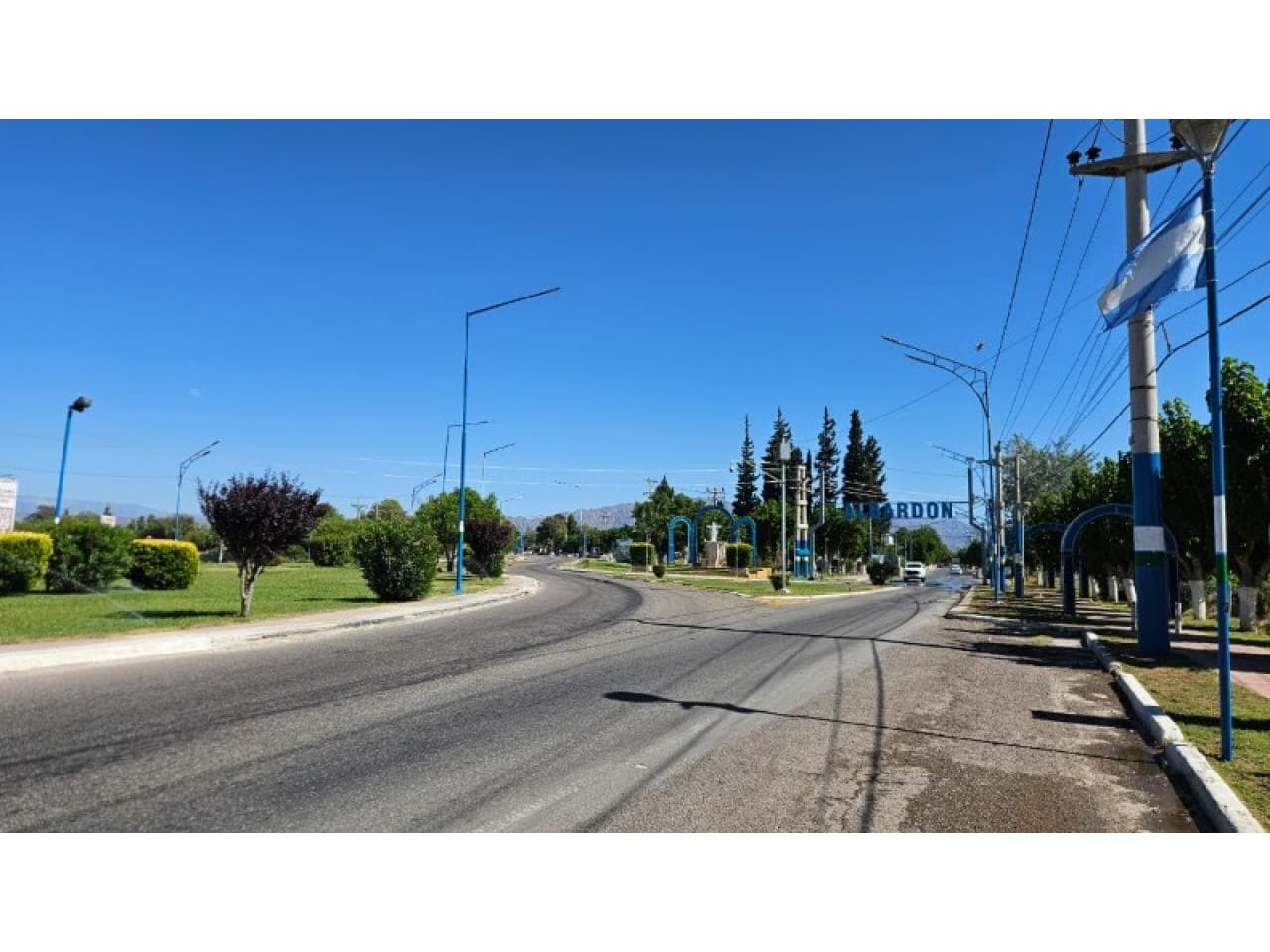 Oportunidad - Terreno De 4,5 A 10 Ha Sobre Ruta N40 A La Entrada De Albardon - Con Parrales , Casa Y Galpon.-