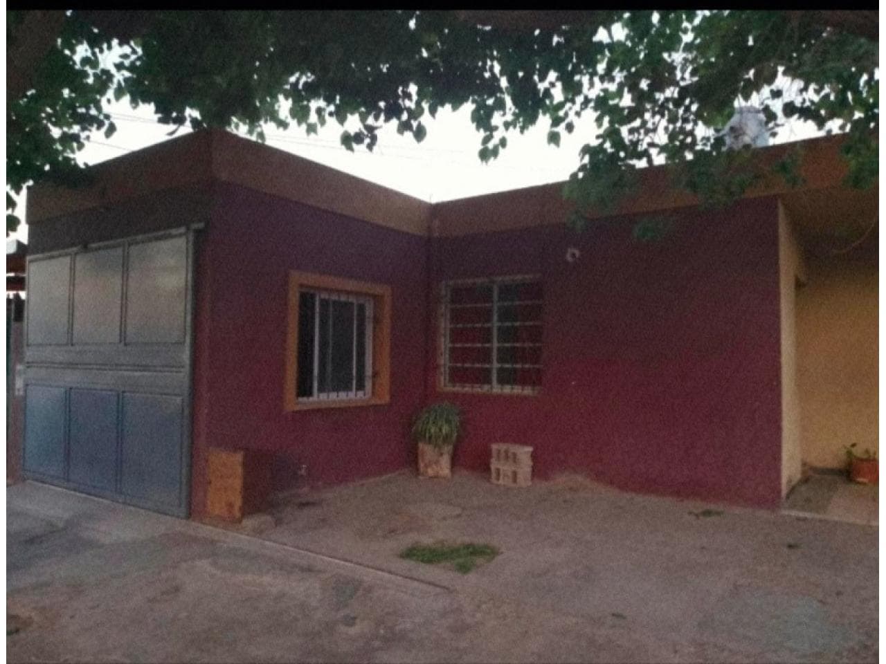 Venta. Casa Tres Dormitorios Cerca Plaza Desamparados