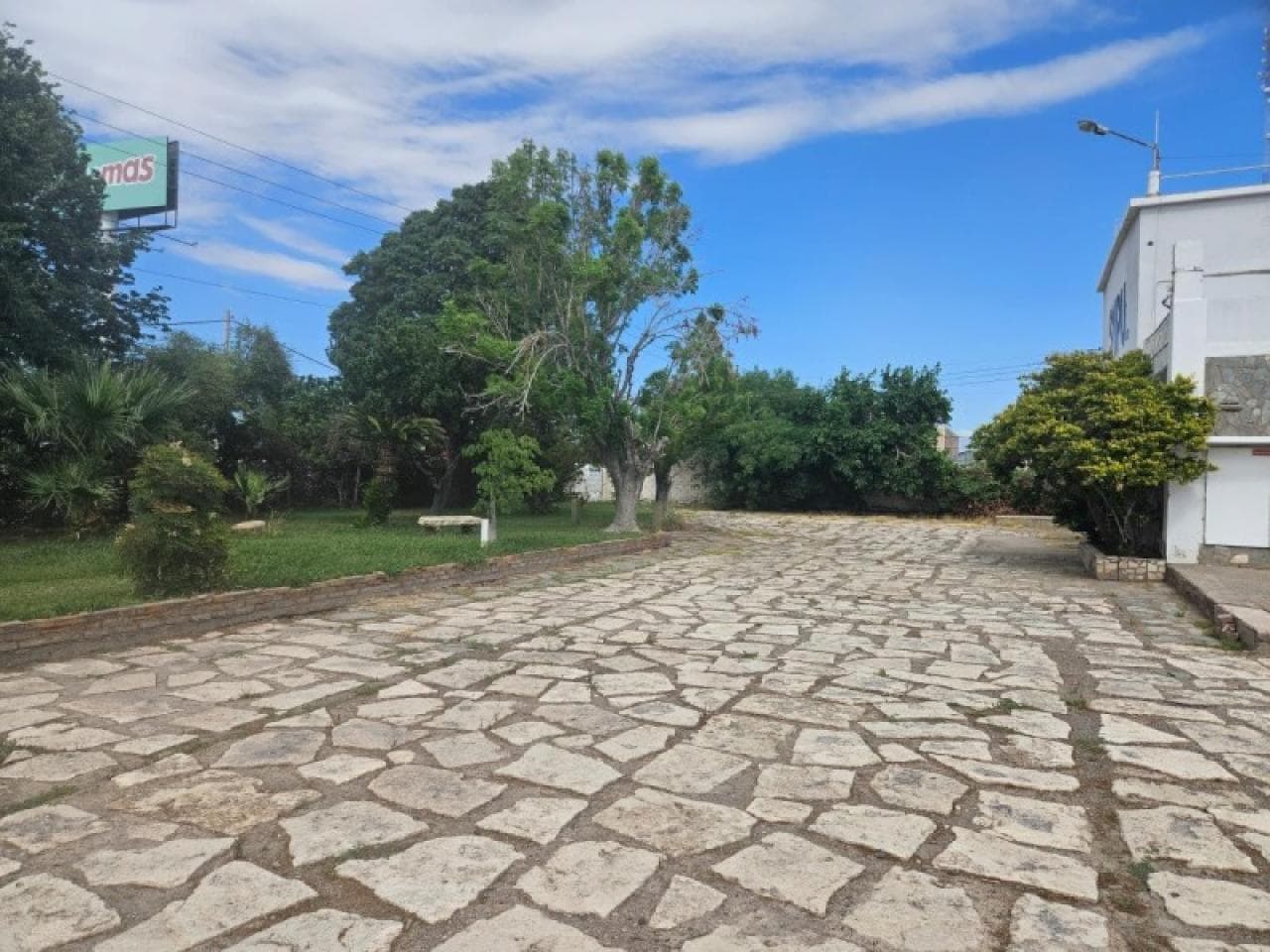 Propietario Vende Predio Con Bodega Incluida En Inmejorable Zona Comercial. Chimbas