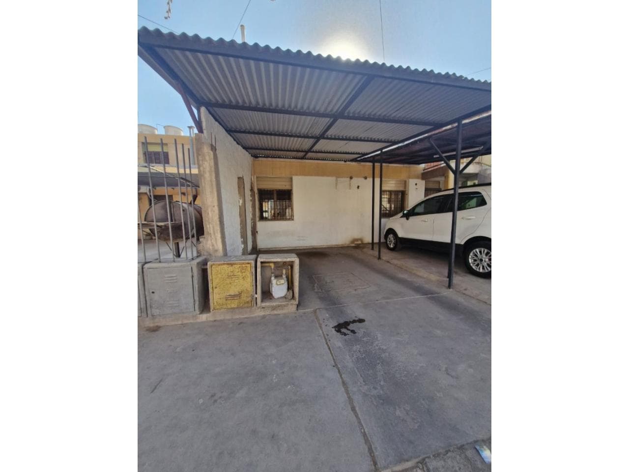 Venta. Departamento De 3 Dormitorios Con Cochera Y Patio. Rawson
